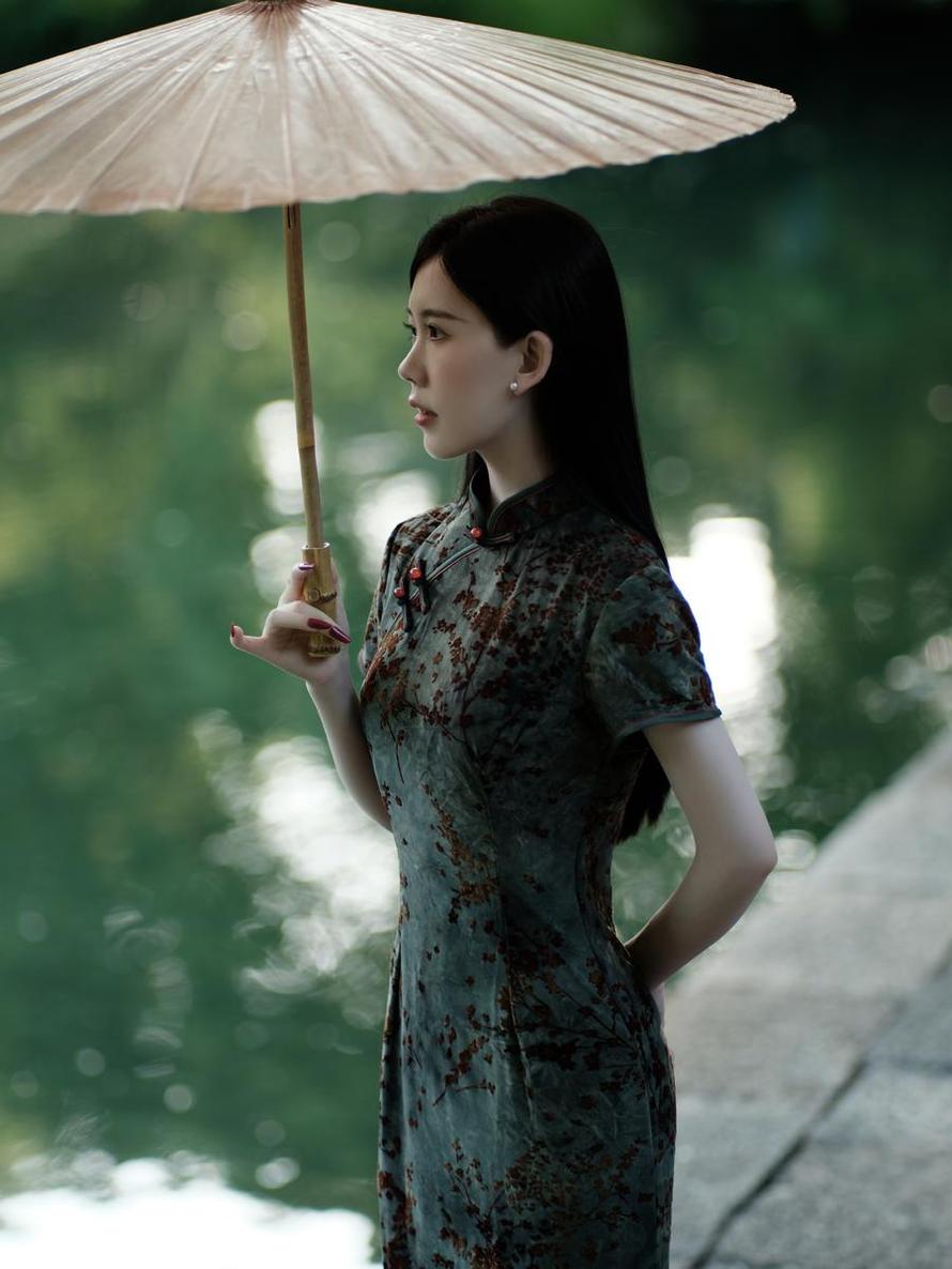 chloe霏霏霏的图包合集即将上线，不容错过
