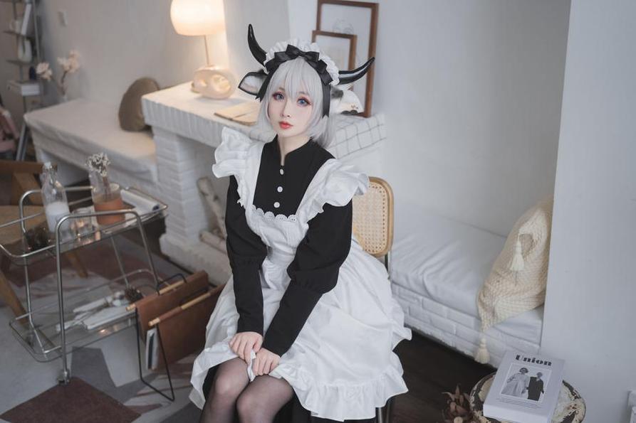 Rioko凉凉子牛头人第二期：各路美女组队合拍，值得分享