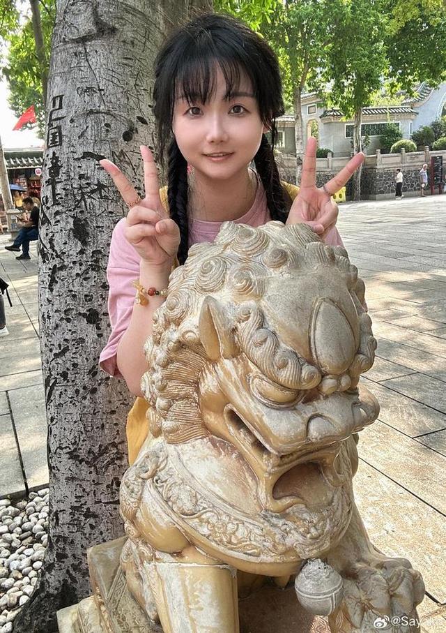 Sayako今年四岁，照片中的音乐精灵。