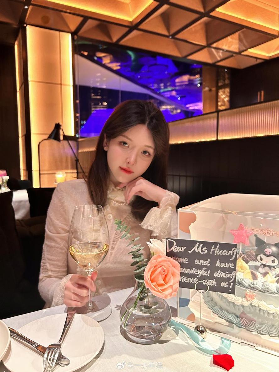 摄影界的奇妙之旅，跟随一小央泽设计笔记一同探索惊喜无限。