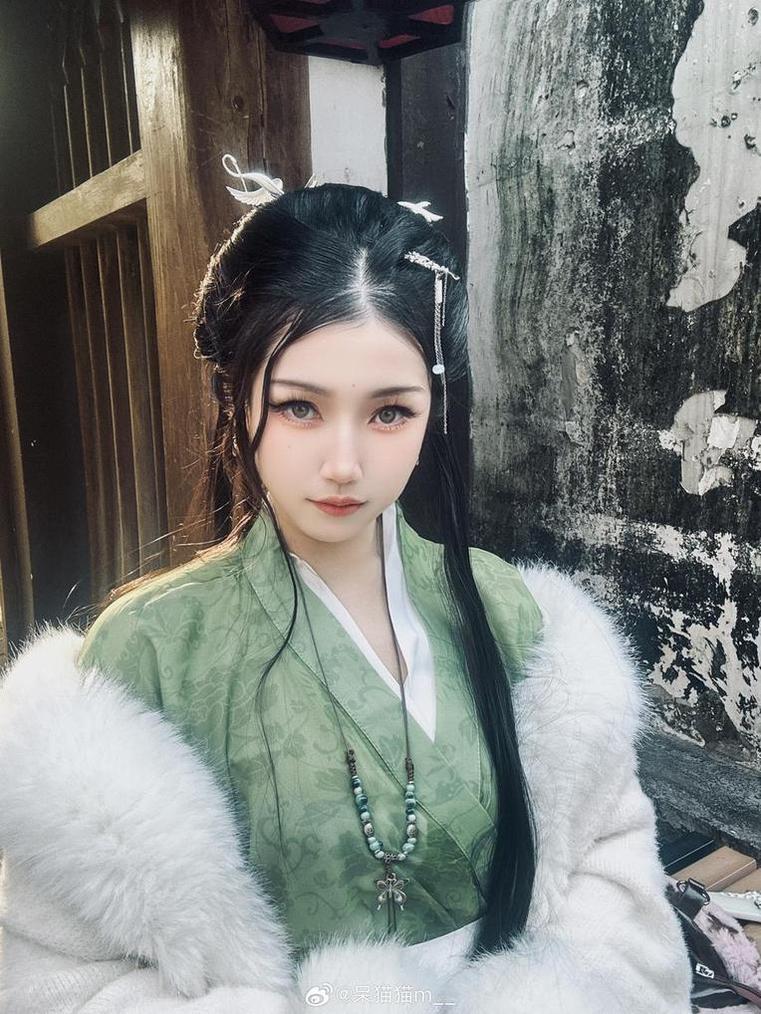 不呆猫粉色睡衣：细腻的图片展示