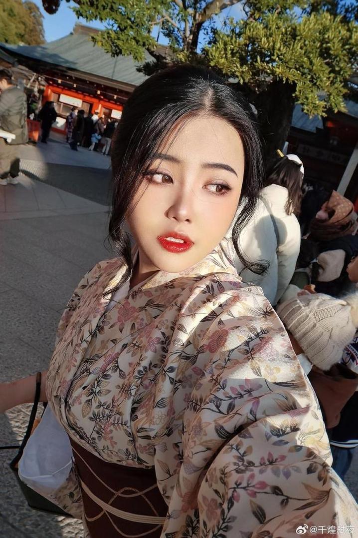 无论你是cos爱好者还是美图控，千煌弑夜图集都能满足你
