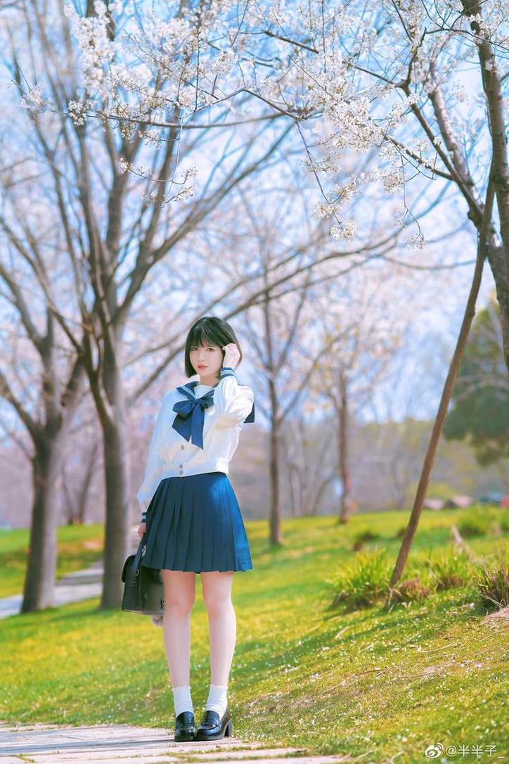 珍贵cosplay半半子的瓜照片，见证超级明星的风采。
