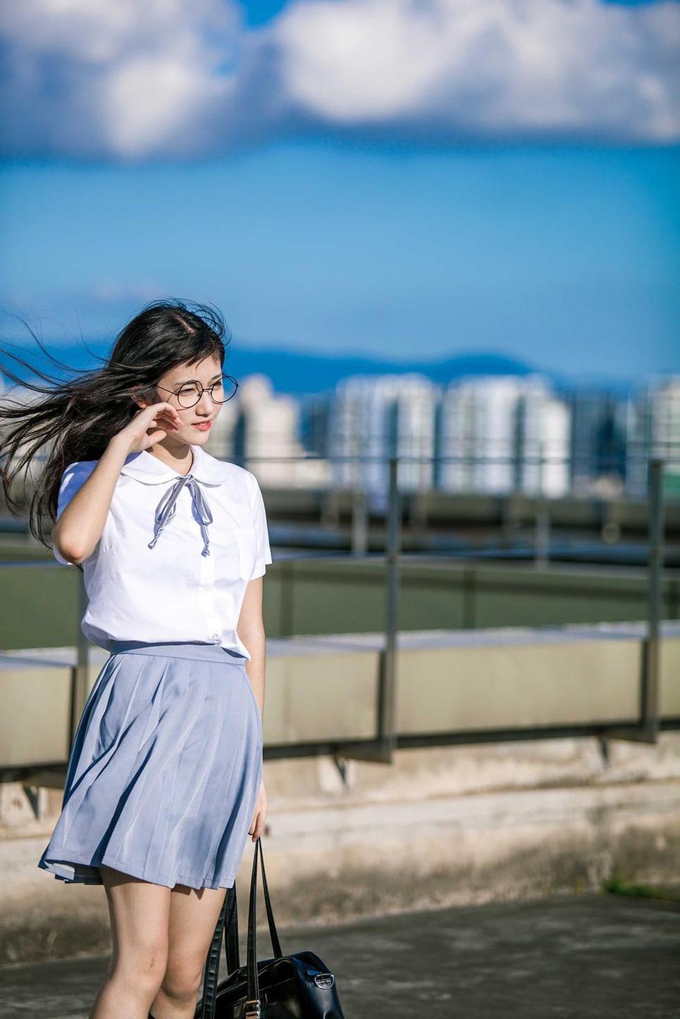 南桃momoko红女巫美图：魔法少女的华丽舞姿