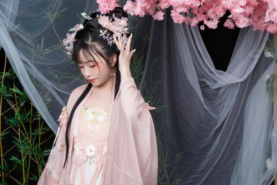 爆机少女喵小吉拍摄花絮完整版：扑朔迷离的图包，不看后悔