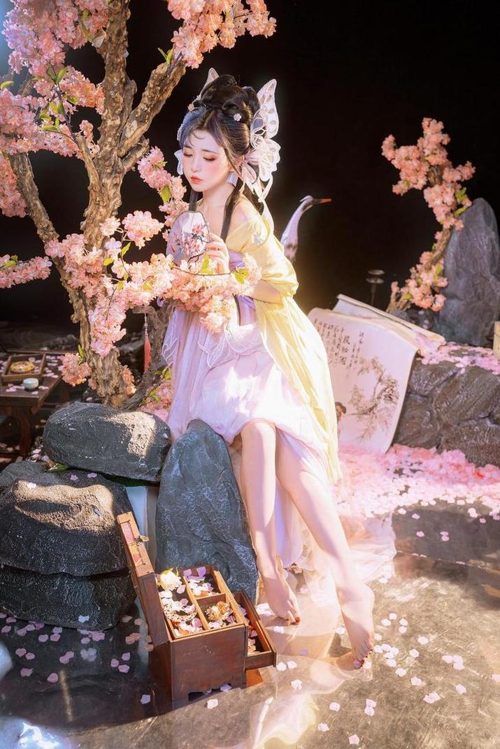 喵小吉原神最新cos作品，挥洒你的青春活力