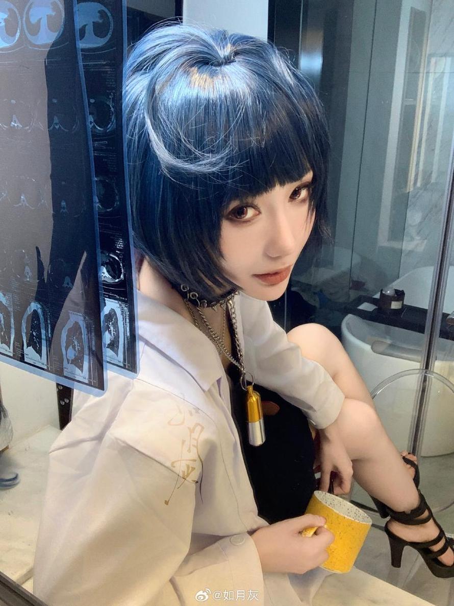 发现如月灰cos情公主的图片中隐藏的小彩蛋