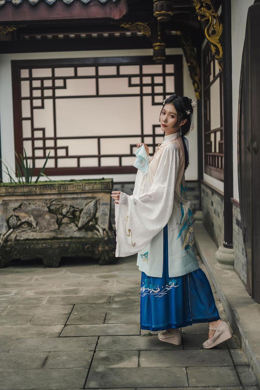 享受如月灰cos情公主的精致图包