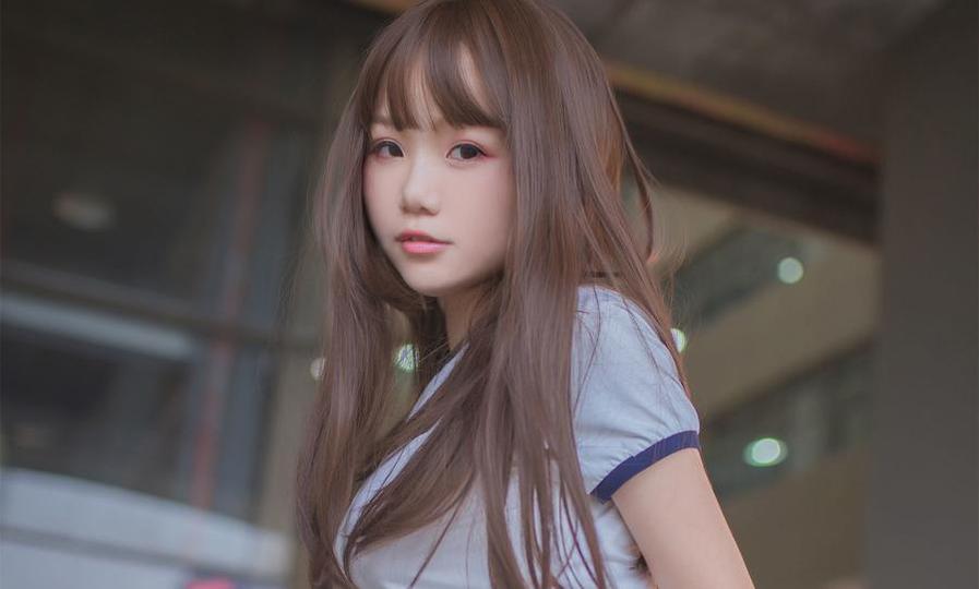 透过宅夏yoko红色格子的镜头，看见了不一样的世界。