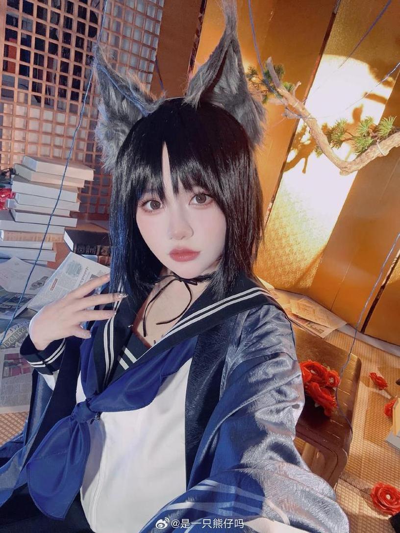 是一只熊仔吗cos美图：小萌熊变身邪魅女