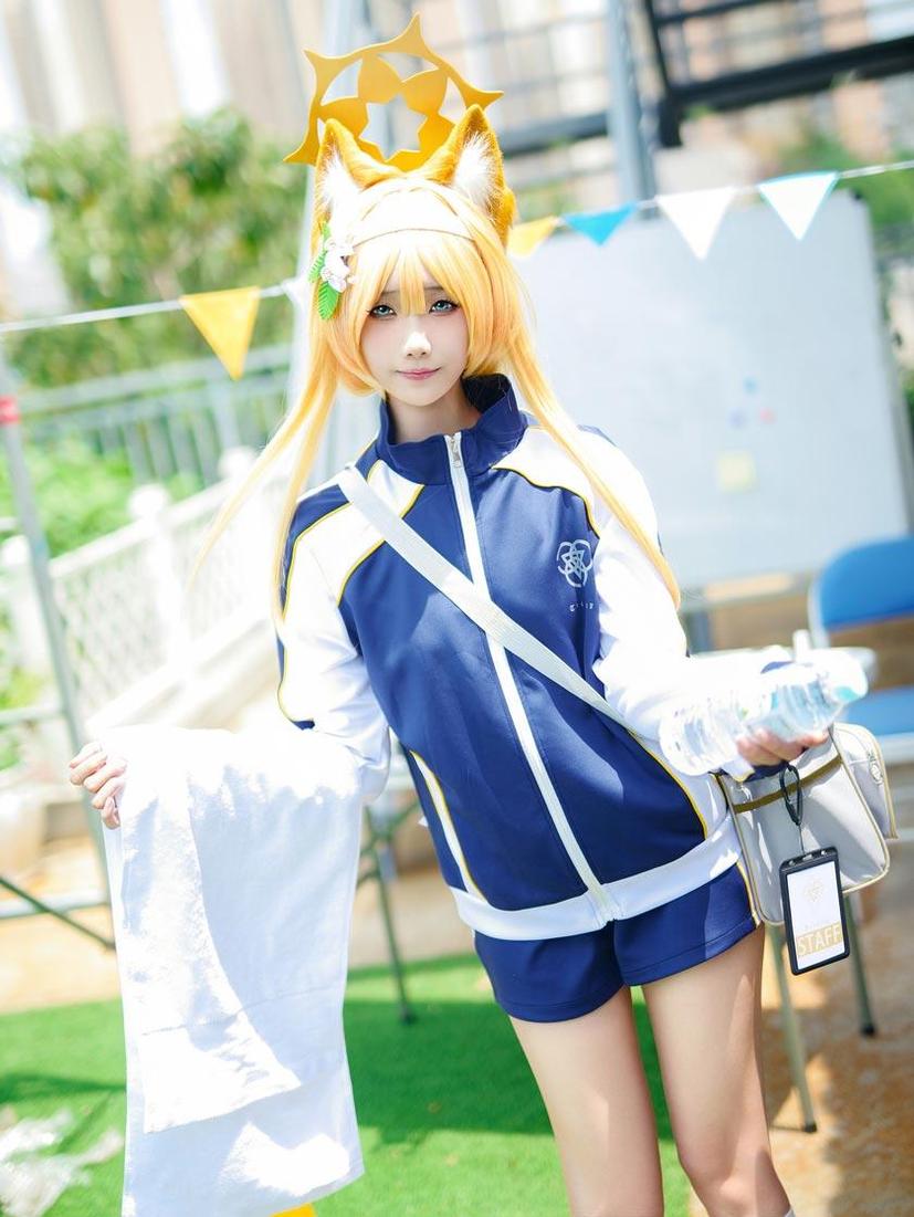 晓美妈微博新作品：天真可爱小兔子
