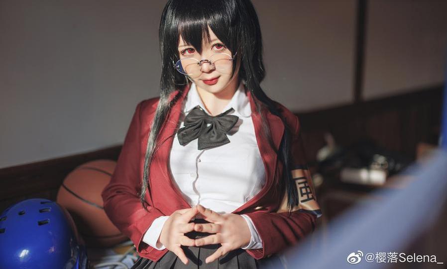 是樱落酱的最新cos图包，给你带来全新视觉盛宴