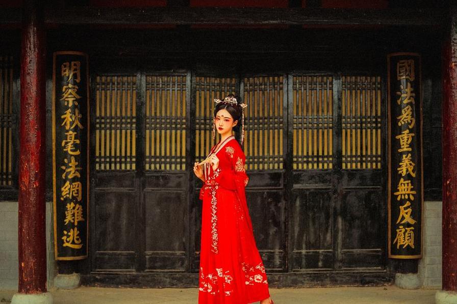 牛仔裤青春cos：沧霁桔梗cosplay在这里为你呈现