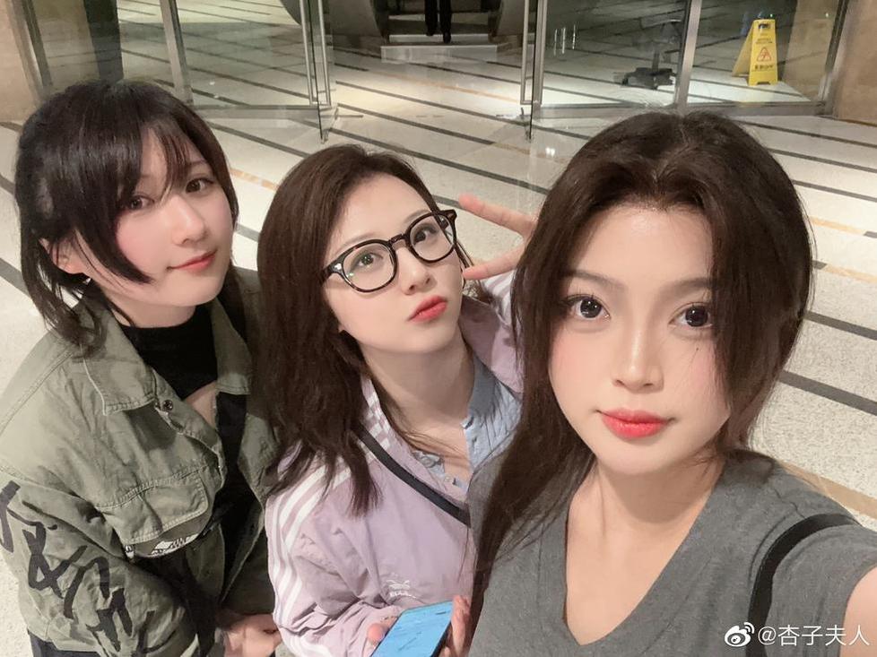 白烨cos全套sci风格独特，色彩鲜艳，画面相当好看。