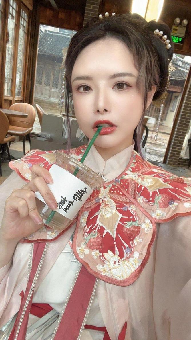 拍照两日游，寻找秋和柯基校园霸凌原图中的那一份完美