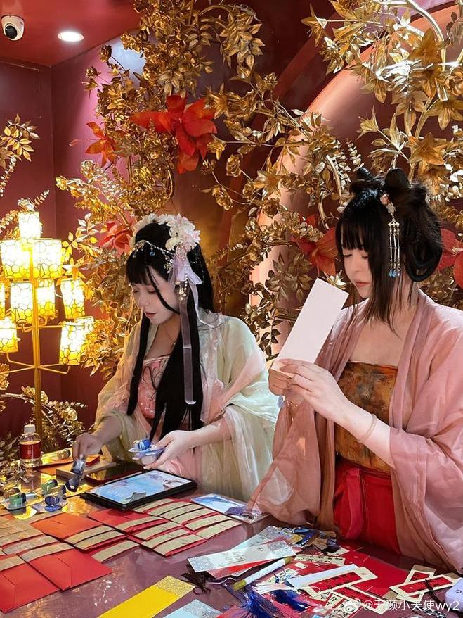 自闭颜球球个人资料：超清的cosplay图片