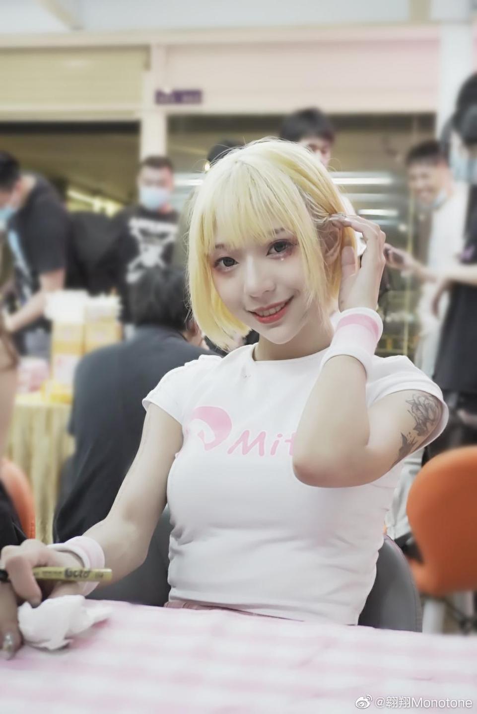 舞小喵cos女王的美图合集来袭