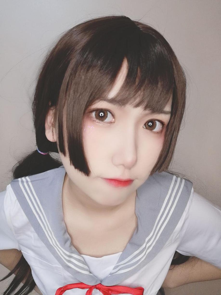 芋圆侑子风俗cos作品，完美演绎游戏中的经典角色。
