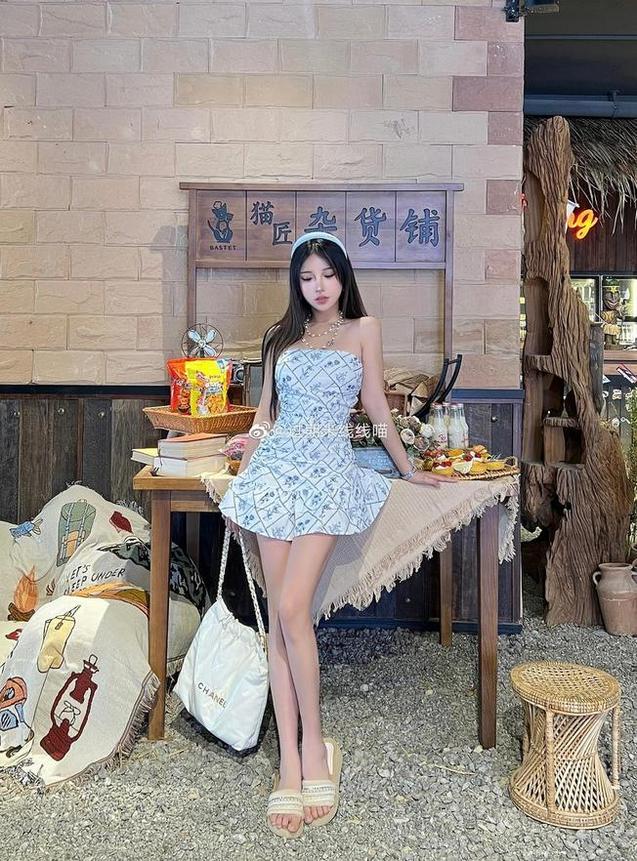 过期米线线喵棒棒糖：银发少年的暗黑cos作品图包，带你探索未知世界