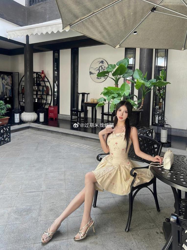 衰落角落，过期米线线瞄黑猫巧克力的美图集独具匠心