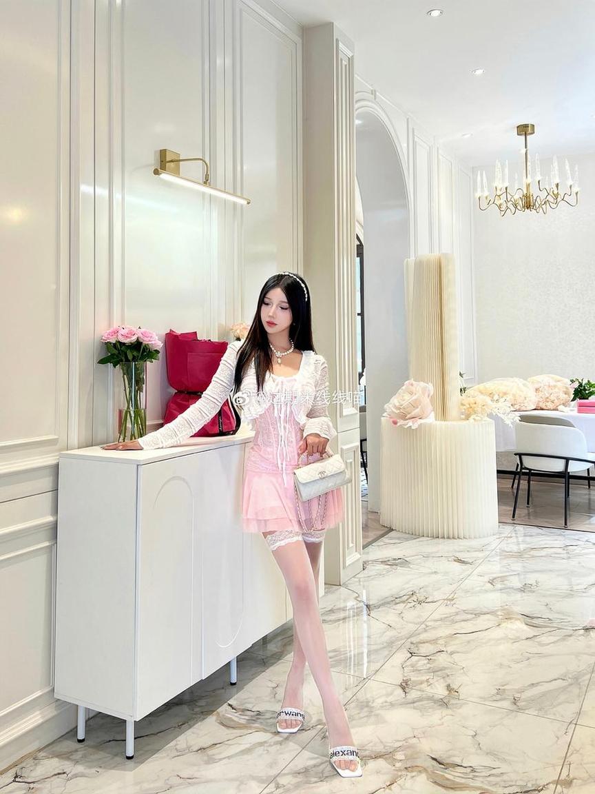 过期米线线喵黑色透明，展现cos作品之美