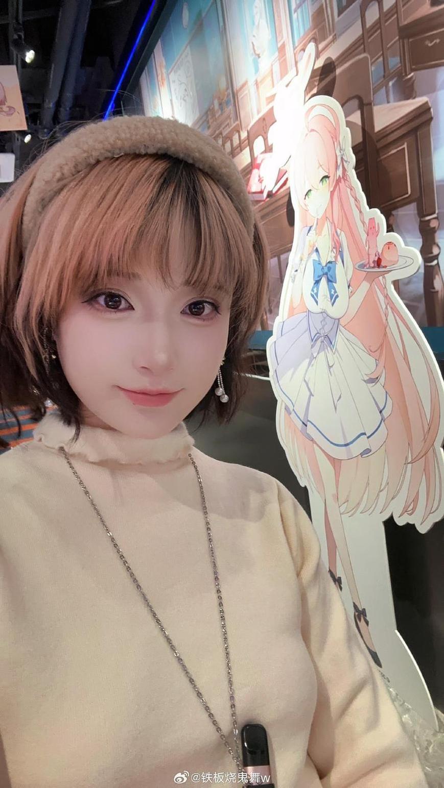 拍摄铁板烧鬼舞w闪灵cos照片