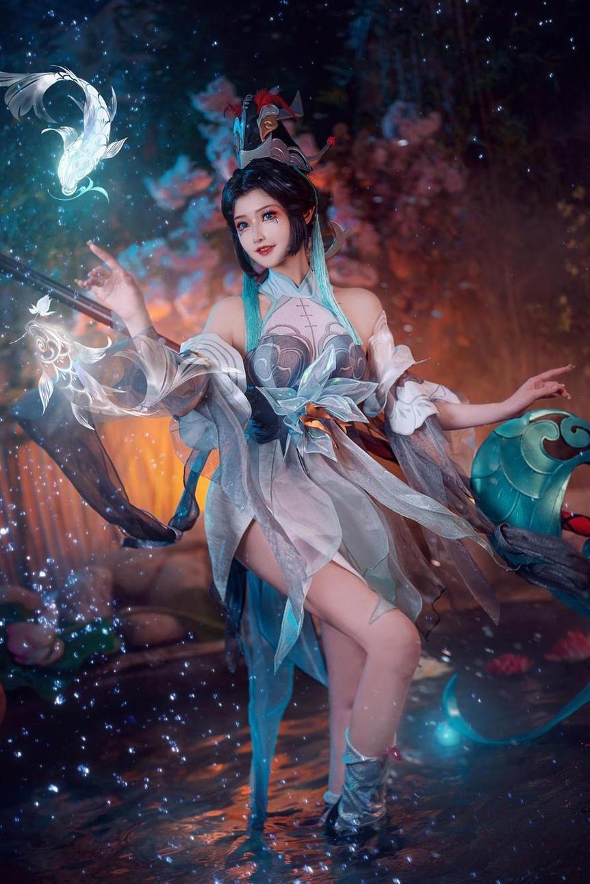 好评如潮的露儿大魔王cos朱竹清图集，看到你就会爱上她
