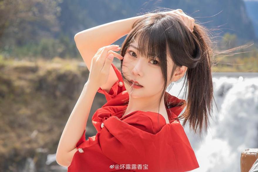 帅气十足！香草喵露露百叶窗图包cosplay图片展示