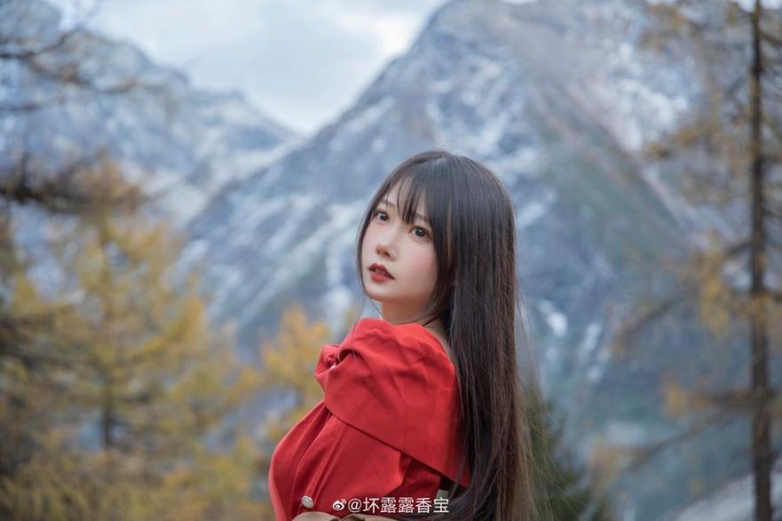 在香草喵露露个人简介中，一组高清照片带你进入她心中的世界。