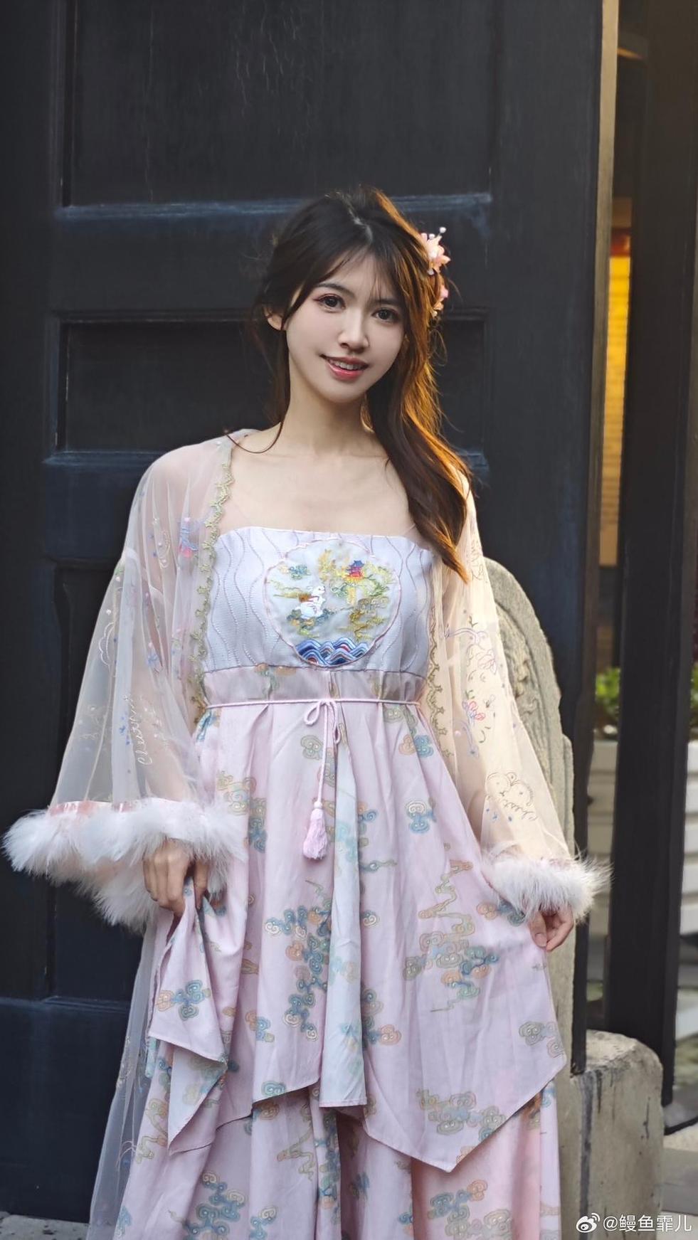 鳗鱼霏儿个人资料：摄影技巧揭秘，美照不断