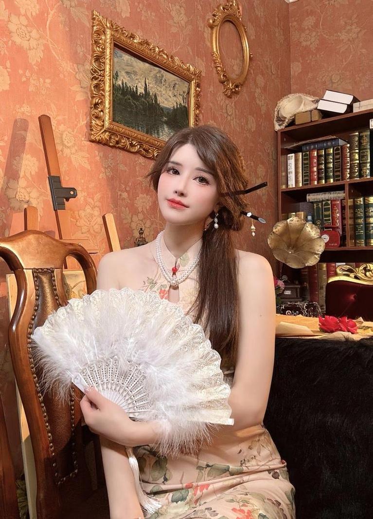 点击下载鹿八岁作品原图，畅享高清cos照片