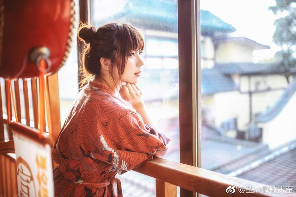 照片中的鹿野希kizami大魔王，美艳动人。